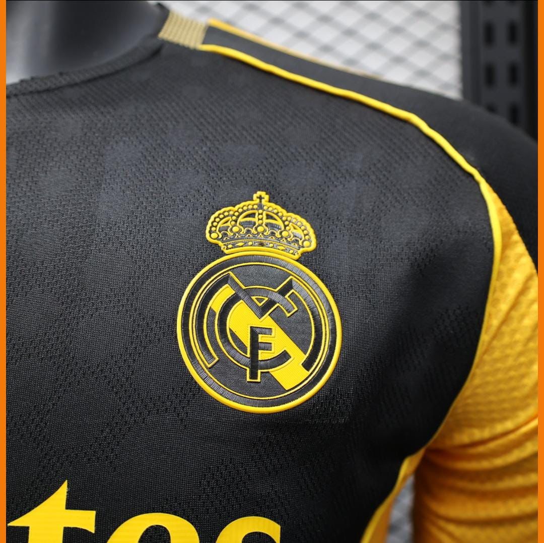 Camiseta Real Madrid versión negra
