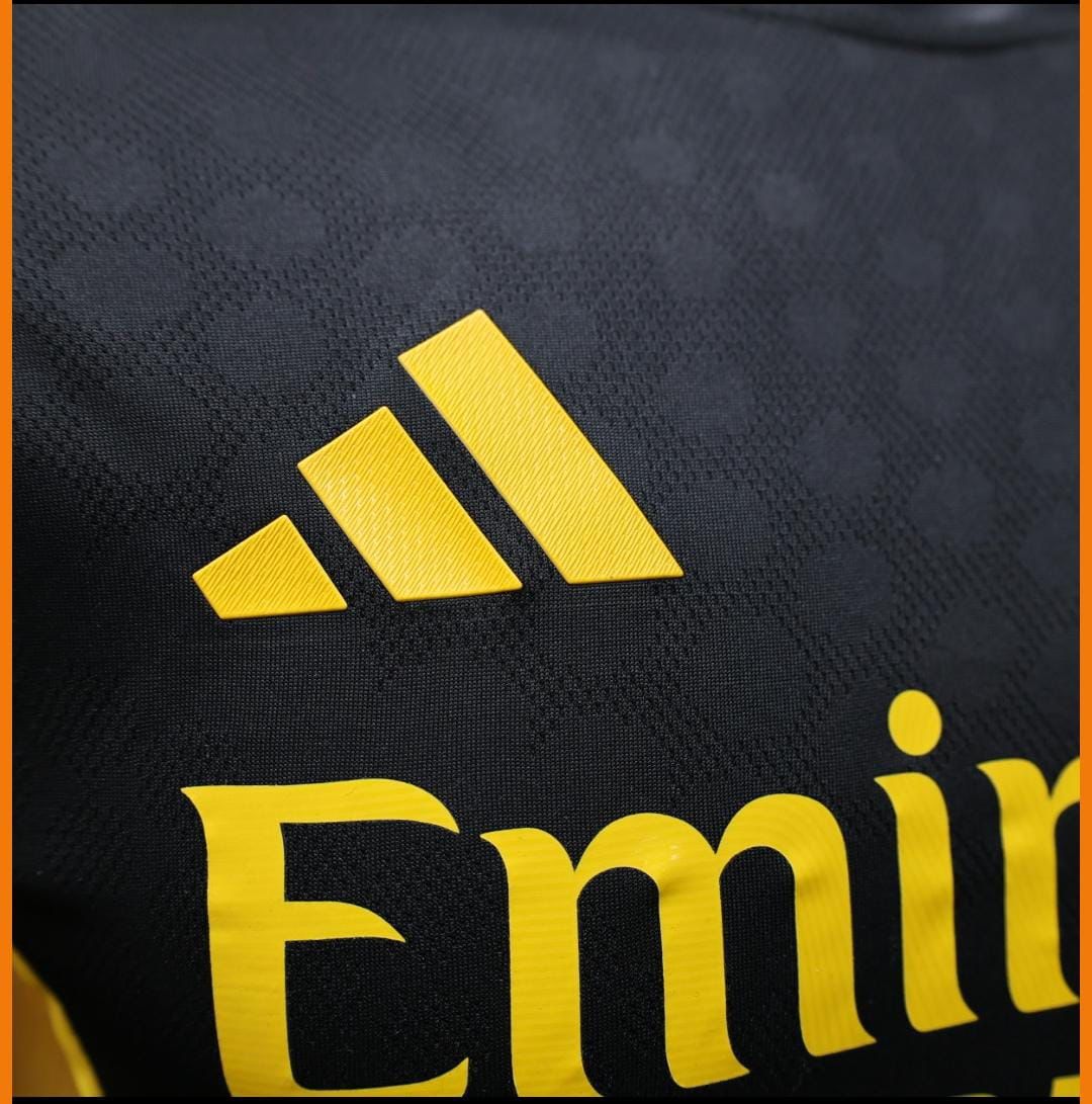 Camiseta Real Madrid versión negra
